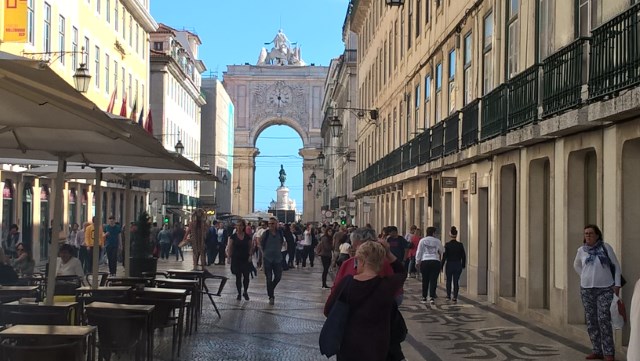 Lissabon, gezellige winkelstraat